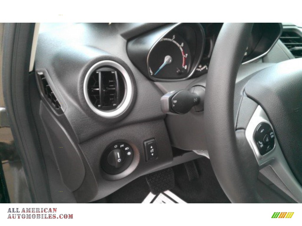 2015 Fiesta SE Sedan - Magnetic Metallic / Charcoal Black photo #30