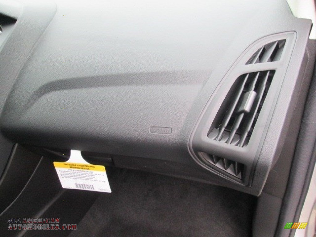 2015 Focus SE Sedan - Ingot Silver Metallic / Charcoal Black photo #27