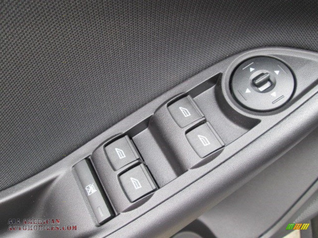 2015 Focus SE Sedan - Ingot Silver Metallic / Charcoal Black photo #32