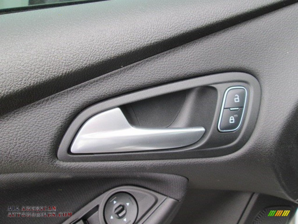 2015 Focus SE Sedan - Ingot Silver Metallic / Charcoal Black photo #33