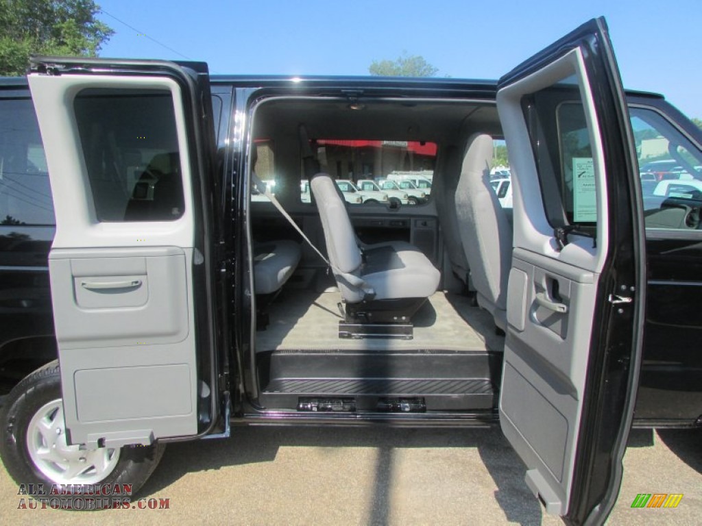 2013 E Series Van E350 XLT Extended Passenger - Dark Blue Pearl / Medium Flint photo #18