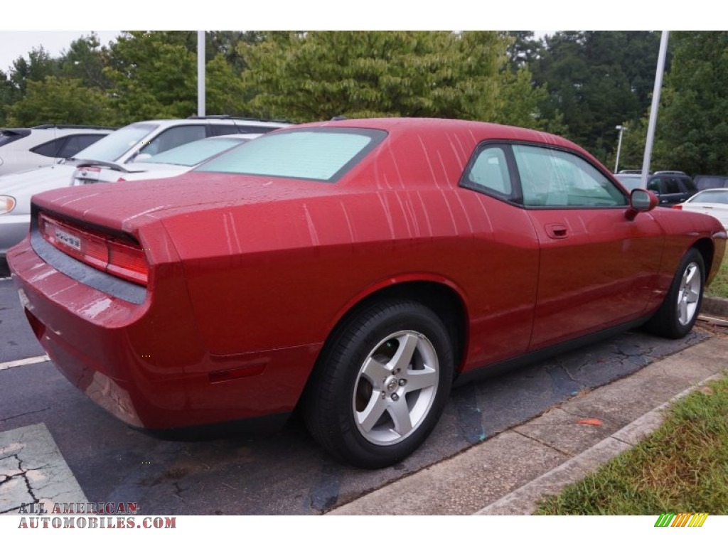 2010 Challenger SE - Inferno Red Crystal Pearl / Dark Slate Gray photo #3
