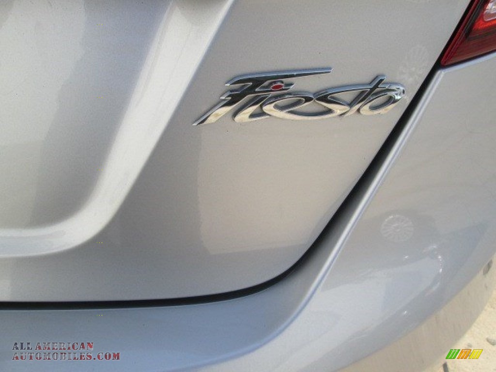 2015 Fiesta SE Hatchback - Ingot Silver Metallic / Charcoal Black photo #18