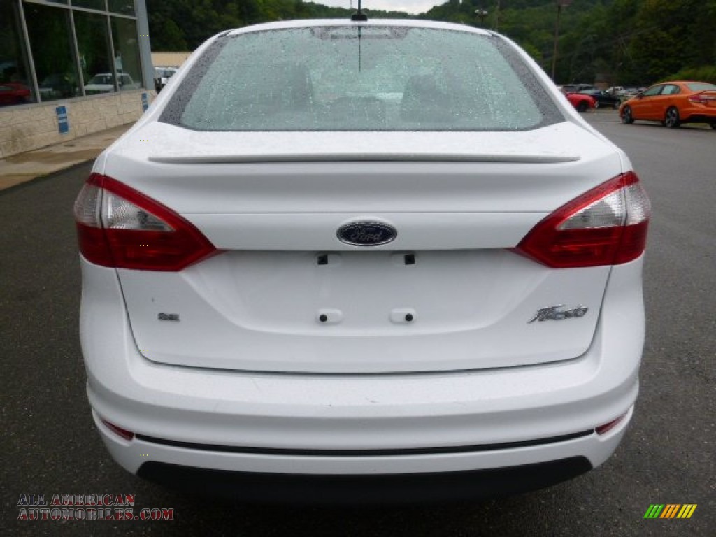 2014 Fiesta SE Sedan - Oxford White / Charcoal Black photo #6