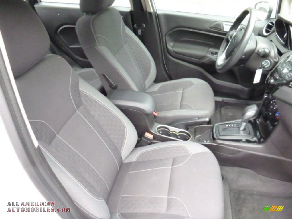 2014 Fiesta SE Sedan - Oxford White / Charcoal Black photo #10