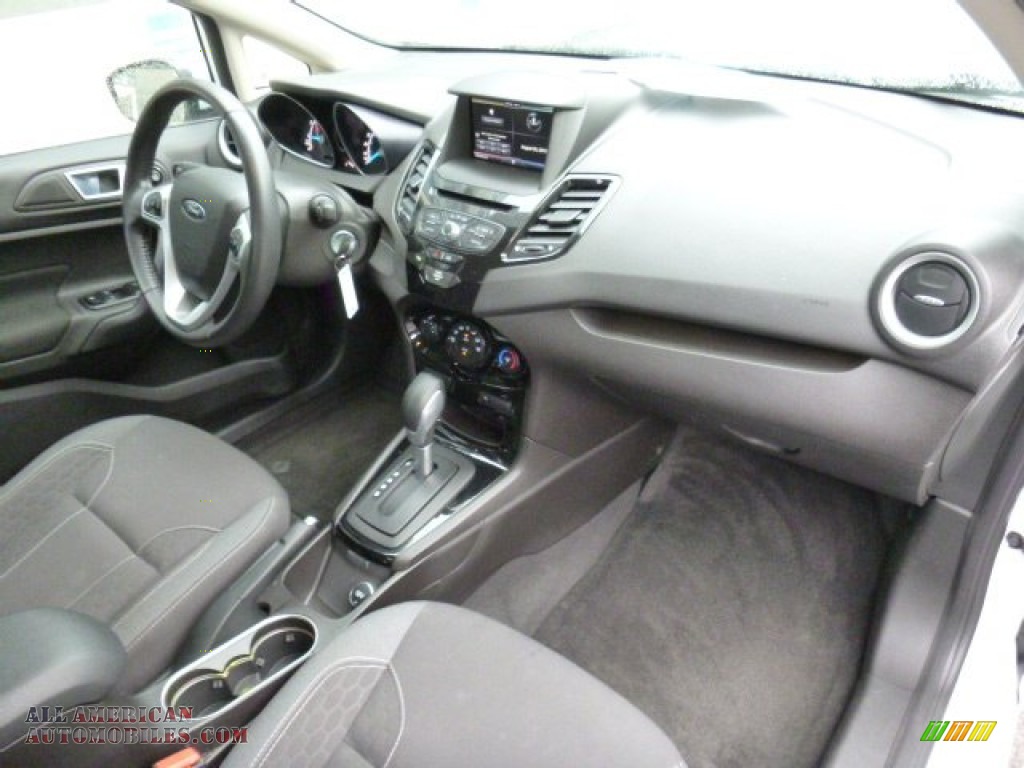2014 Fiesta SE Sedan - Oxford White / Charcoal Black photo #11