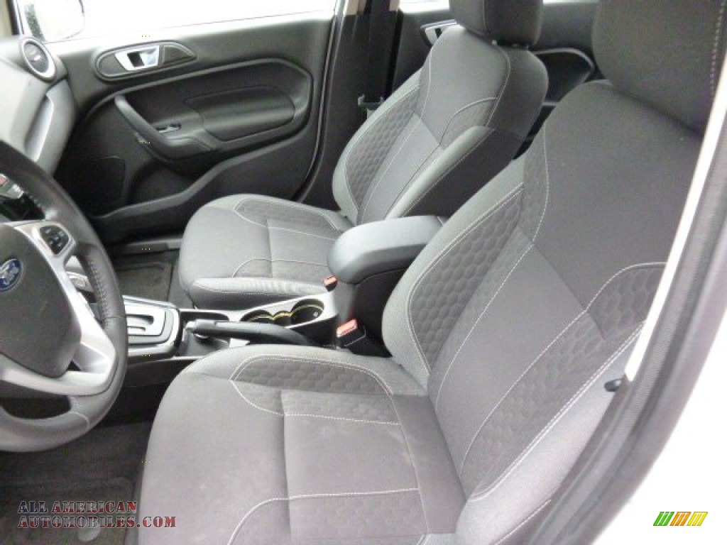 2014 Fiesta SE Sedan - Oxford White / Charcoal Black photo #15