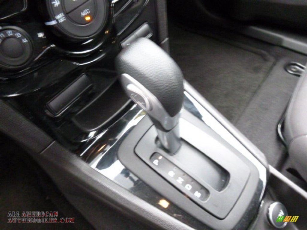 2014 Fiesta SE Sedan - Oxford White / Charcoal Black photo #21