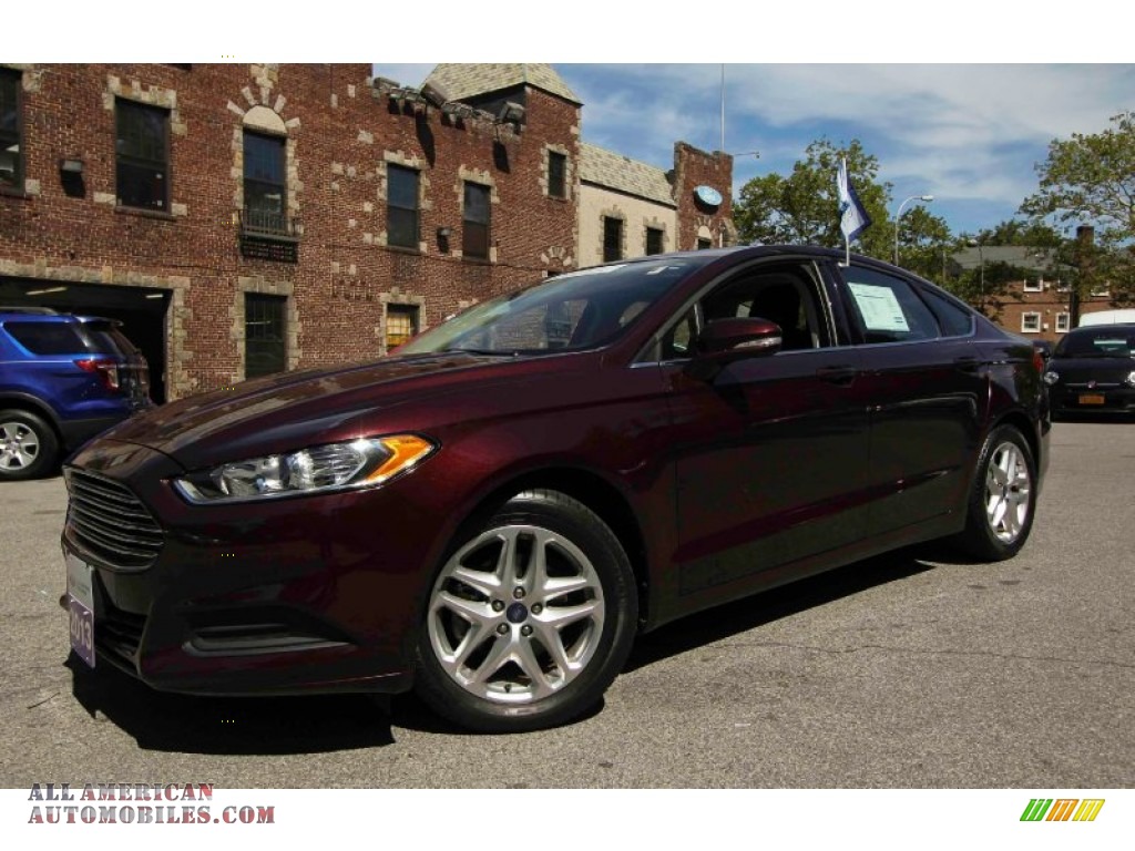 Bordeaux Reserve Red Metallic / Charcoal Black Ford Fusion SE