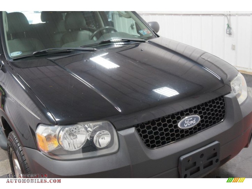 2005 Escape XLT V6 4WD - Black / Medium/Dark Flint Grey photo #35