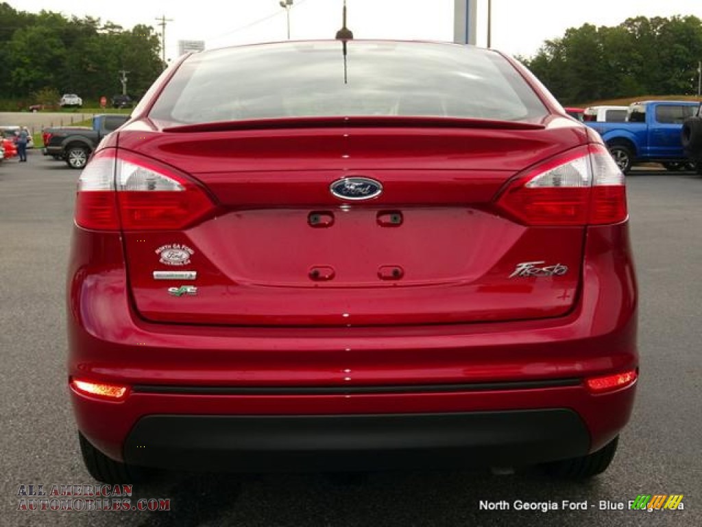 2016 Fiesta SE Sedan - Ruby Red Metallic / Charcoal Black photo #4