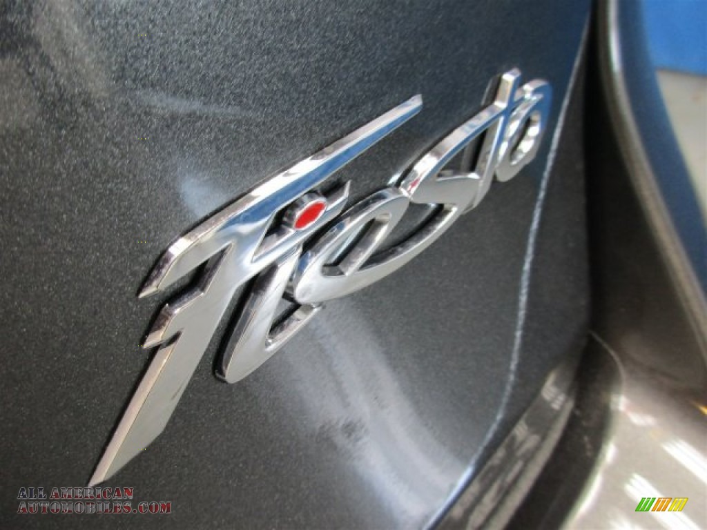 2016 Fiesta SE Sedan - Magnetic Metallic / Charcoal Black photo #6