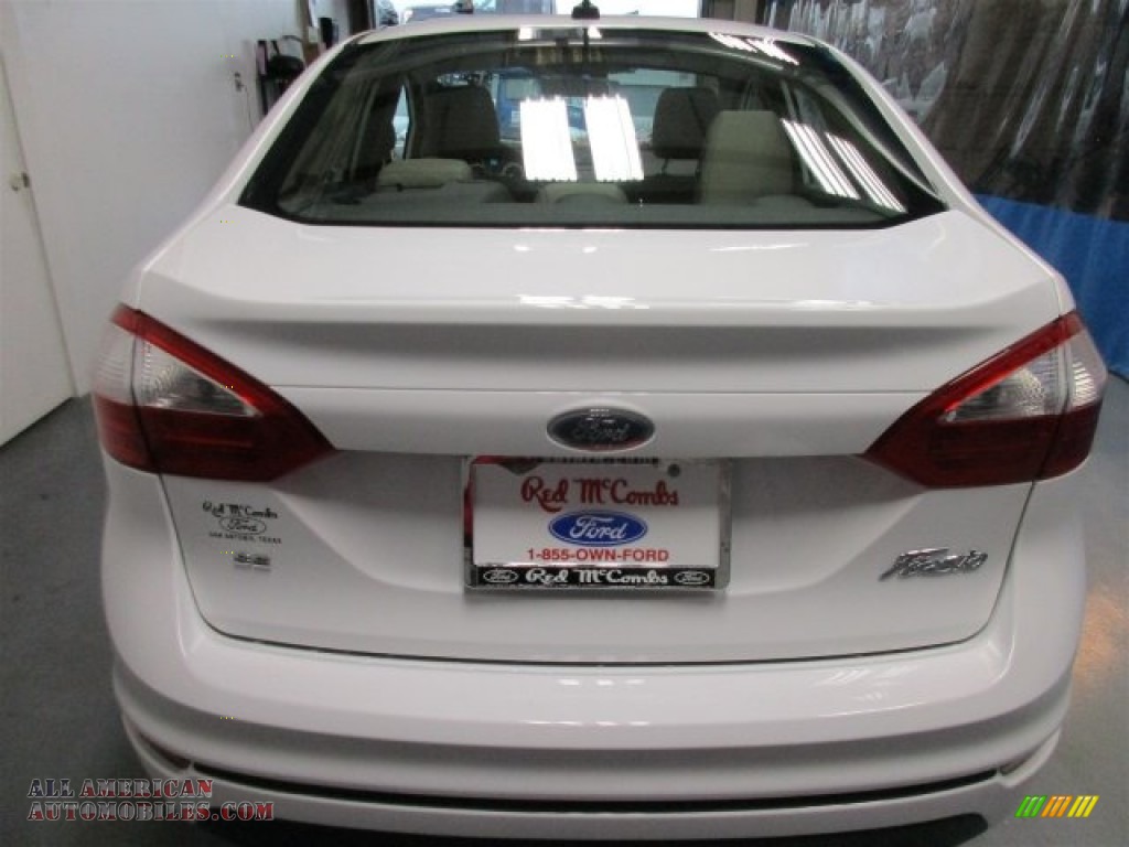 2016 Fiesta SE Sedan - Oxford White / Medium Light Stone photo #5