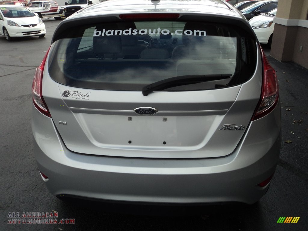 2014 Fiesta SE Hatchback - Ingot Silver / Medium Light Stone photo #23