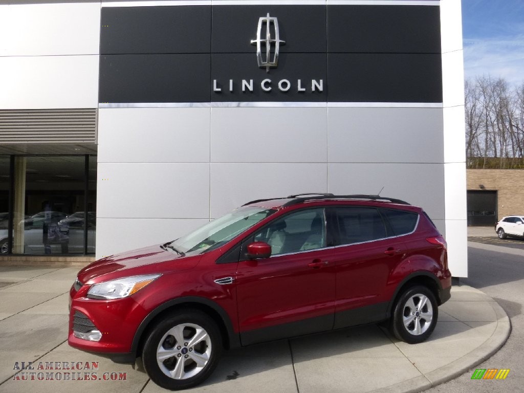 Ruby Red Metallic / Charcoal Black Ford Escape SE 1.6L EcoBoost 4WD