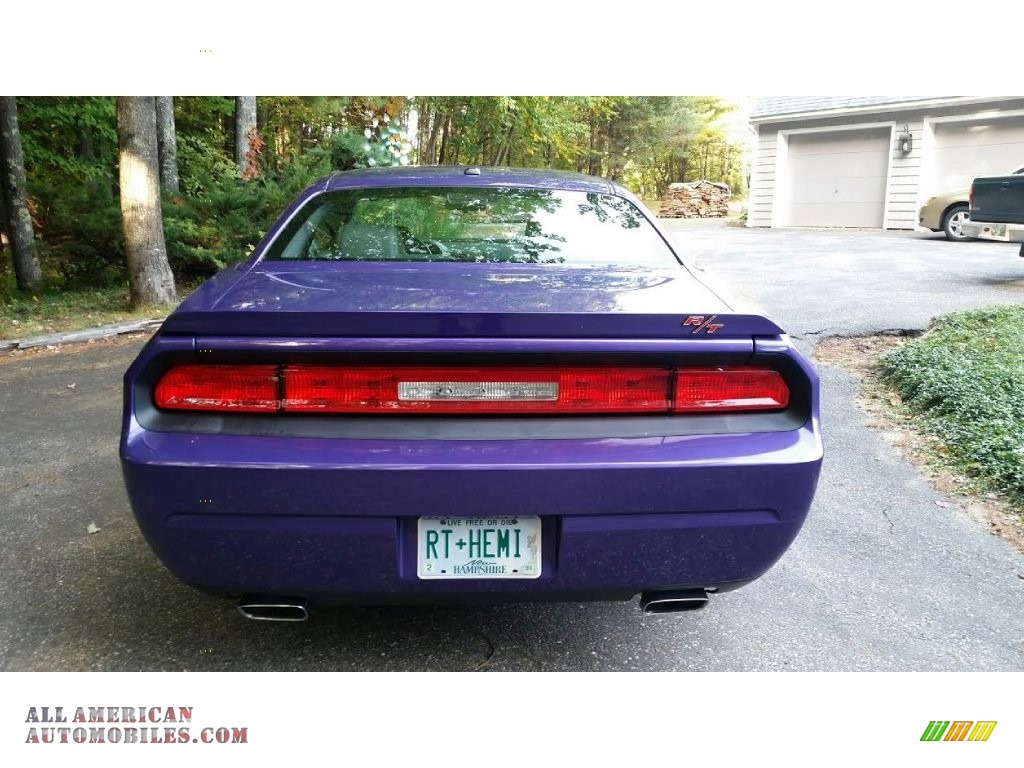2010 Challenger R/T Classic Furious Fuchsia Edition - Plum Crazy Purple Pearl / Dark Slate Gray photo #23
