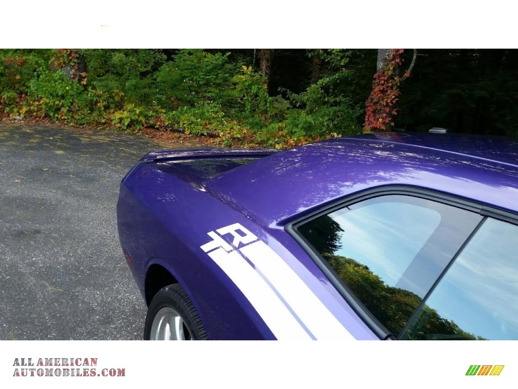 2010 Challenger R/T Classic Furious Fuchsia Edition - Plum Crazy Purple Pearl / Dark Slate Gray photo #34
