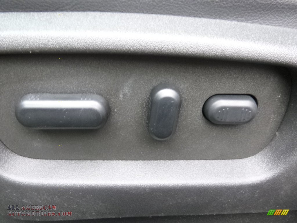 2012 Explorer XLT 4WD - White Platinum Tri-Coat / Charcoal Black photo #13
