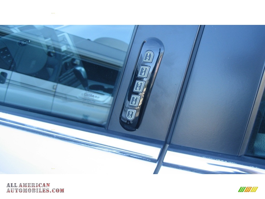 2005 Five Hundred SE - Silver Frost Metallic / Shale Grey photo #33
