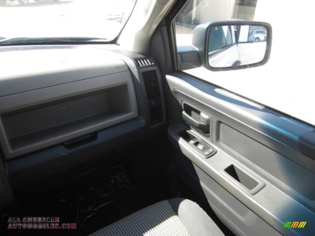 2011 Ram 1500 ST Quad Cab 4x4 - Bright White / Dark Slate Gray/Medium Graystone photo #20