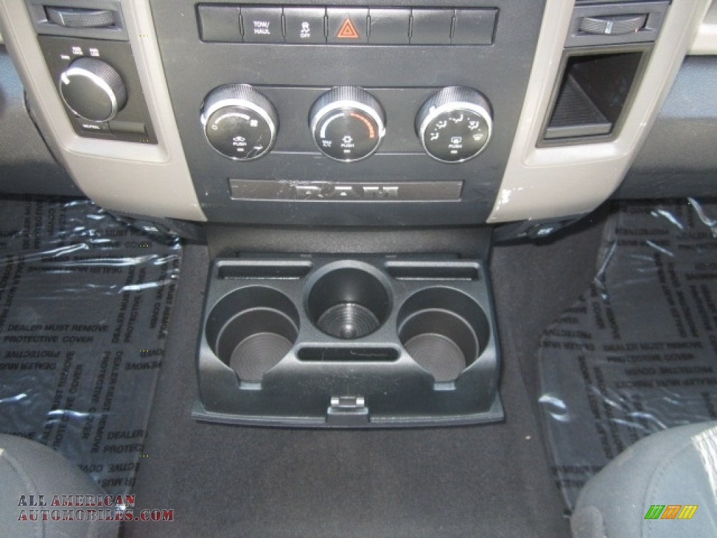 2011 Ram 1500 ST Quad Cab 4x4 - Bright White / Dark Slate Gray/Medium Graystone photo #22