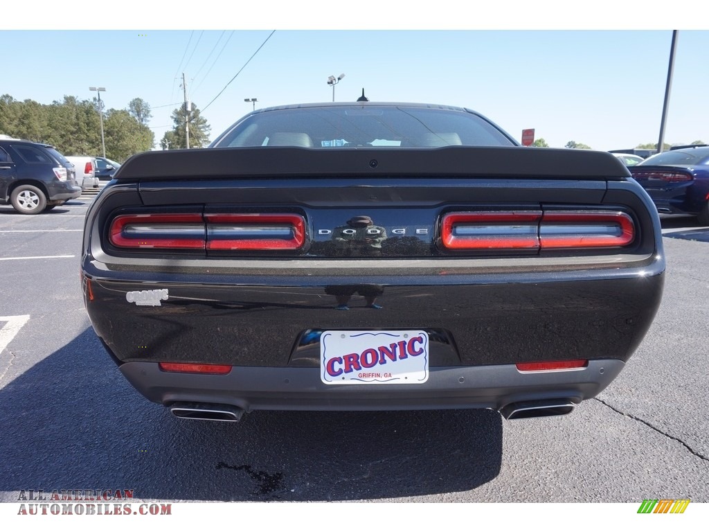 2016 Challenger R/T Shaker - Pitch Black / Black/Ruby Red photo #6
