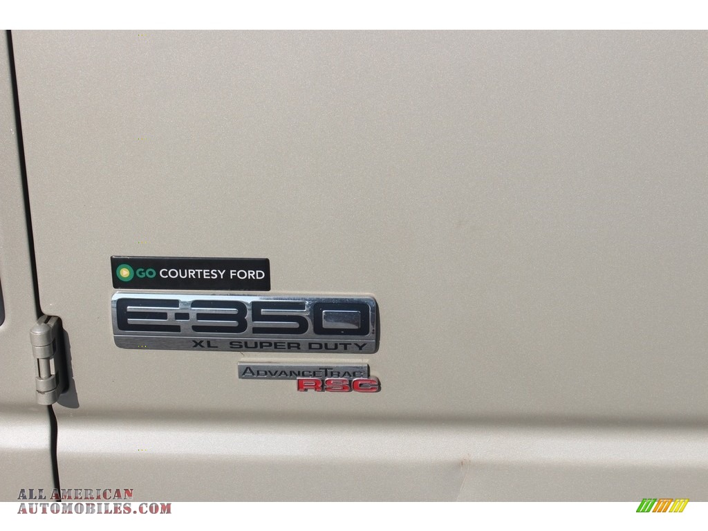 2009 E Series Van E350 Super Duty XL Extended Passenger - Pueblo Gold Metallic / Medium Flint photo #17