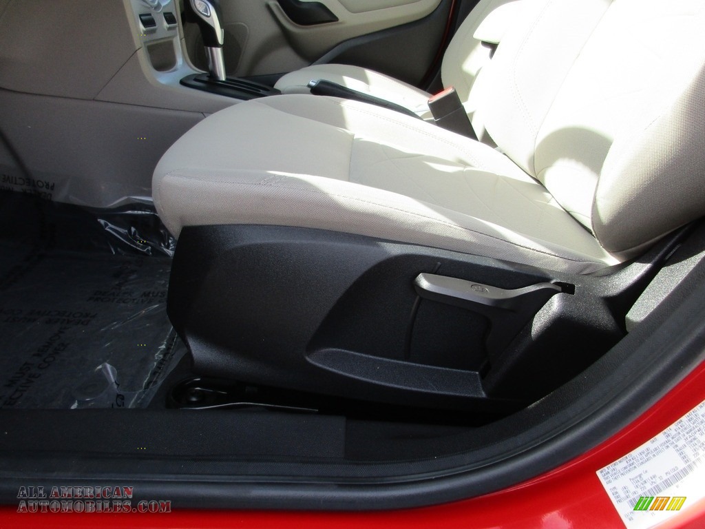 2015 Fiesta SE Hatchback - Race Red / Medium Light Stone photo #20