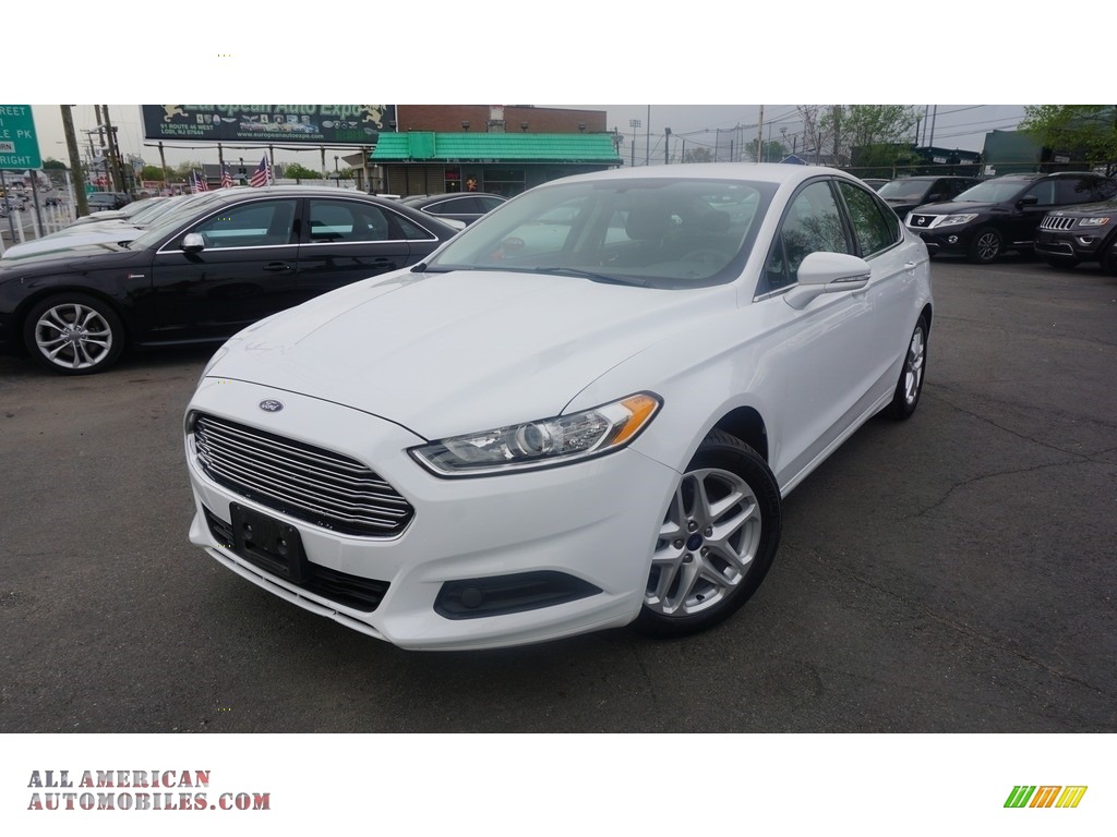 Oxford White / Charcoal Black Ford Fusion SE EcoBoost