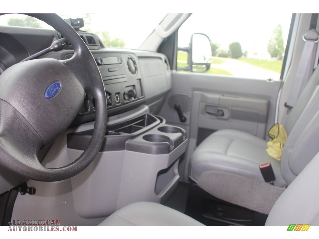 2009 E Series Van E150 Commercial - Oxford White / Medium Flint photo #9