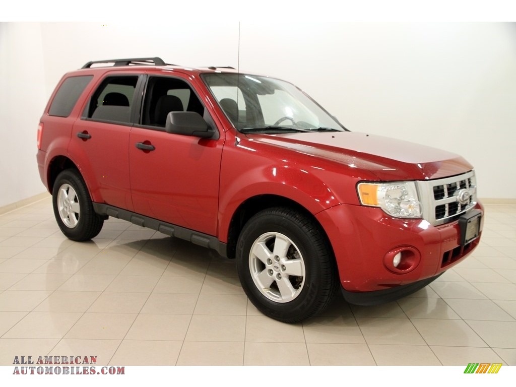 Sangria Red Metallic / Charcoal Black Ford Escape XLT 4WD