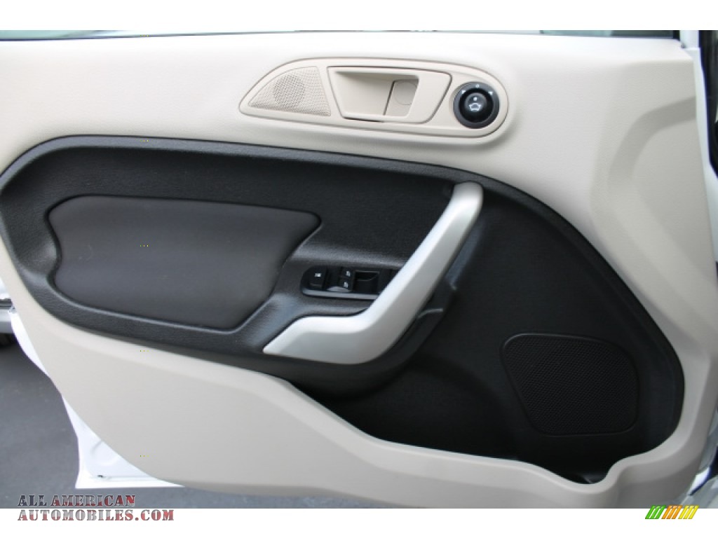 2011 Fiesta SE Hatchback - Oxford White / Light Stone/Charcoal Black Cloth photo #15