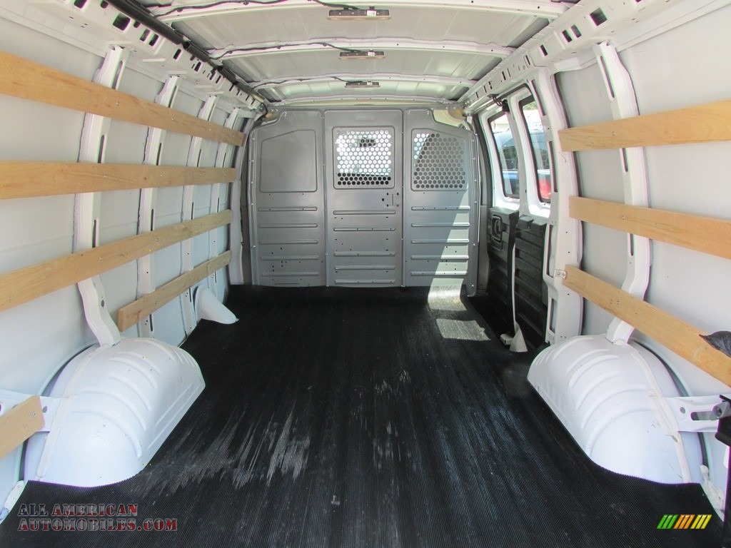 2015 Savana Van 2500 Cargo - Summit White / Medium Pewter photo #37