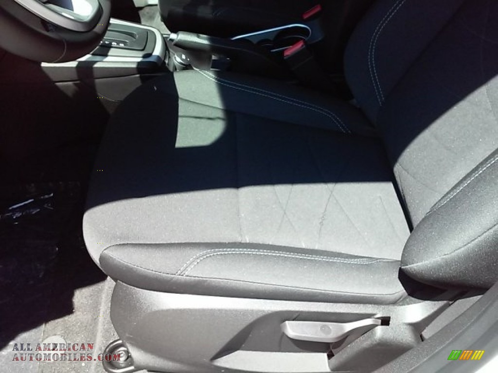2016 Fiesta SE Sedan - Oxford White / Charcoal Black photo #11