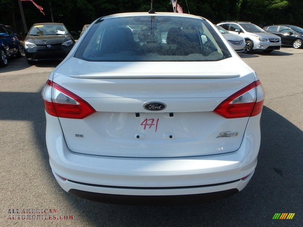 2014 Fiesta SE Sedan - Oxford White / Charcoal Black photo #3
