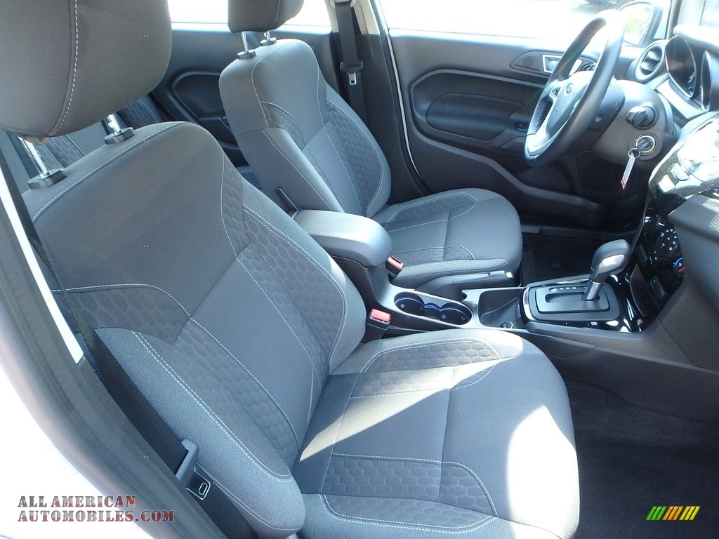 2014 Fiesta SE Sedan - Oxford White / Charcoal Black photo #9
