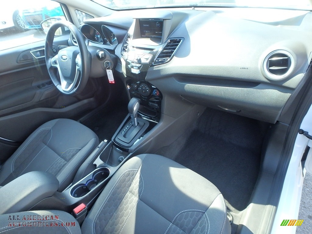2014 Fiesta SE Sedan - Oxford White / Charcoal Black photo #10