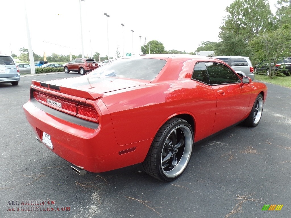 2010 Challenger SE - Inferno Red Crystal Pearl / Dark Slate Gray photo #8