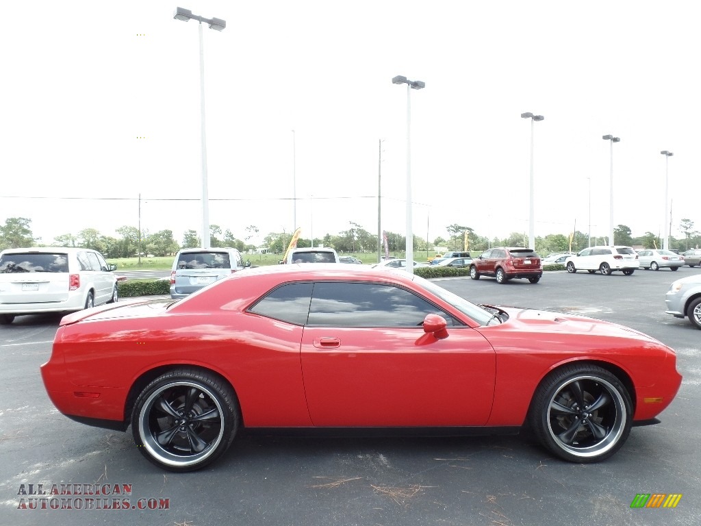 2010 Challenger SE - Inferno Red Crystal Pearl / Dark Slate Gray photo #9