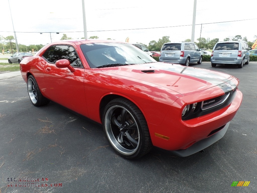 2010 Challenger SE - Inferno Red Crystal Pearl / Dark Slate Gray photo #10