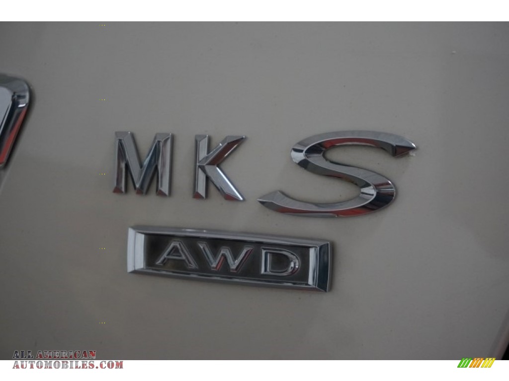 2009 MKS AWD Sedan - White Chocolate Tri-Coat / Light Camel photo #86