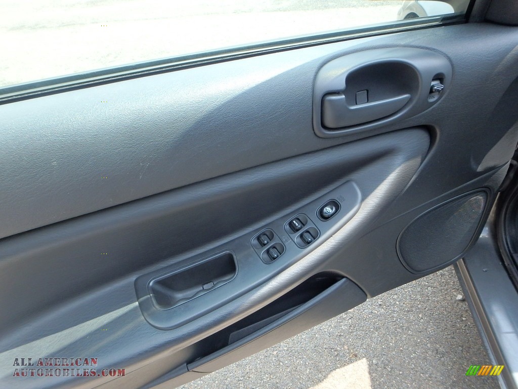 2004 Sebring LX Sedan - Graphite Metallic / Dark Slate Gray photo #11