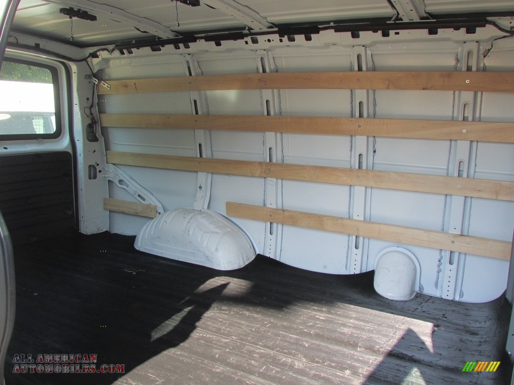 2015 Savana Van 2500 Cargo - Summit White / Medium Pewter photo #31