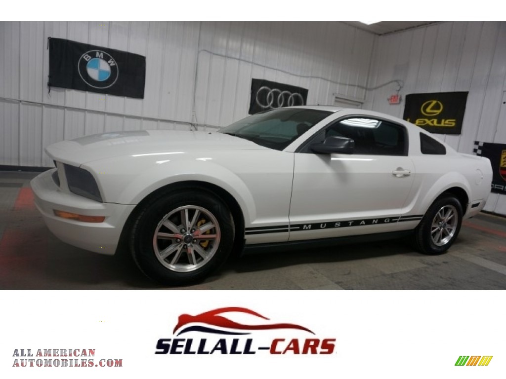 Performance White / Dark Charcoal Ford Mustang V6 Premium Coupe