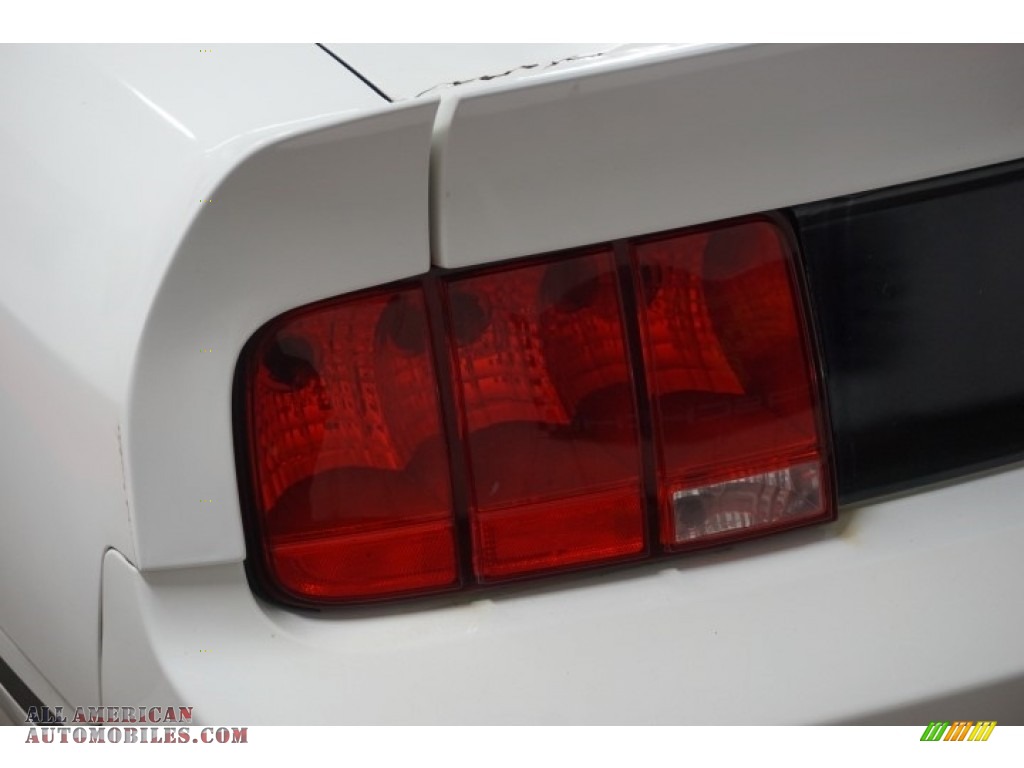 2005 Mustang V6 Premium Coupe - Performance White / Dark Charcoal photo #62