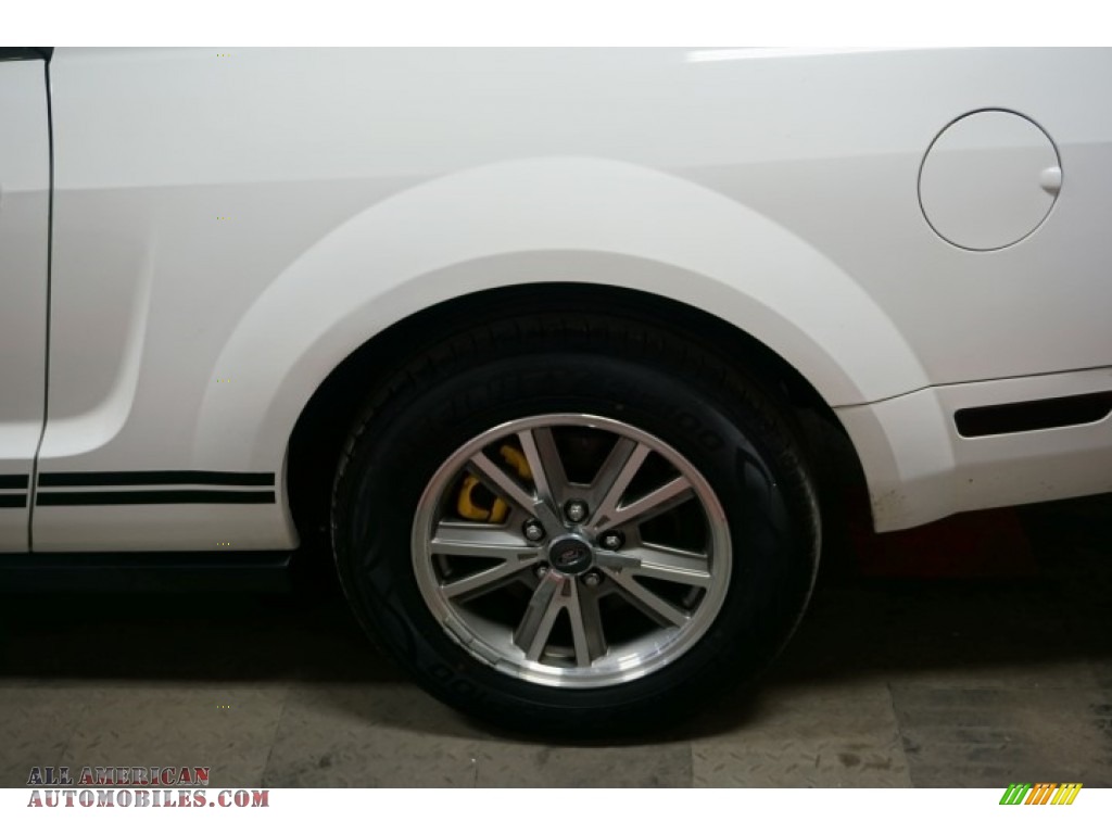 2005 Mustang V6 Premium Coupe - Performance White / Dark Charcoal photo #70
