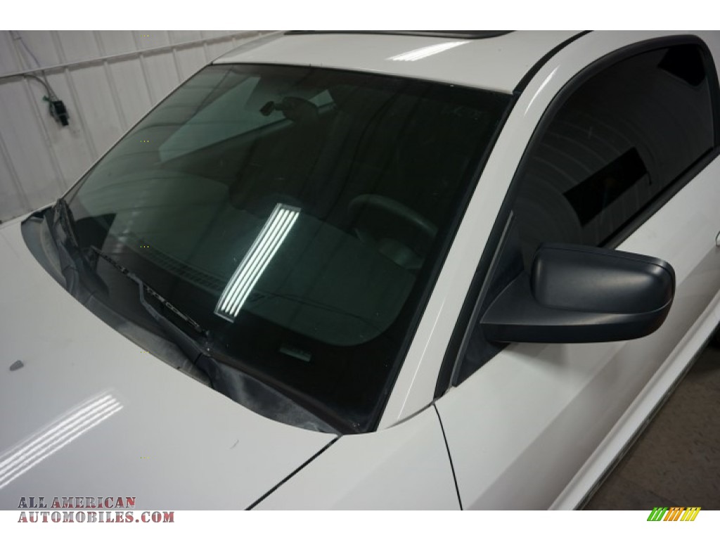 2005 Mustang V6 Premium Coupe - Performance White / Dark Charcoal photo #78