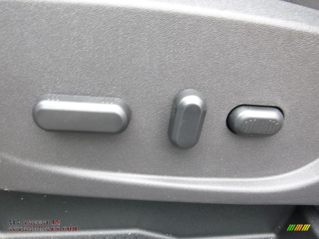 2016 Escape SE 4WD - Ingot Silver Metallic / Charcoal Black photo #12