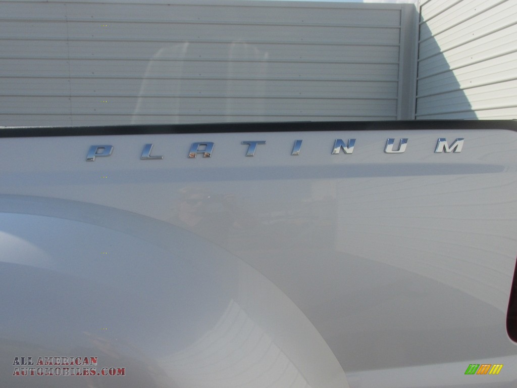 2016 F350 Super Duty Lariat Crew Cab 4x4 DRW - White Platinum Metallic / Black photo #17