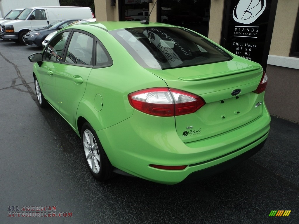 2015 Fiesta SE Sedan - Green Envy / Charcoal Black photo #3